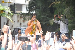 Fans greet Bollywood Legend Amitabh Bachchan who turned 81 on October 11, 2023