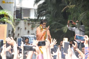 Fans greet Bollywood Legend Amitabh Bachchan who turned 81 on October 11, 2023