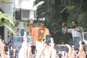 Fans greet Bollywood Legend Amitabh Bachchan who turned 81 on October 11, 2023