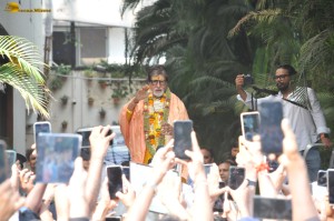 Fans greet Bollywood Legend Amitabh Bachchan who turned 81 on October 11, 2023