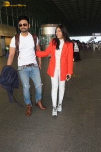 Actress amrita rao spotted with her husband rj anmol at mumbai airport