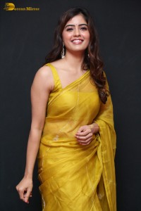 Actress Amritha Aiyer beautiful in a golden yellow saree