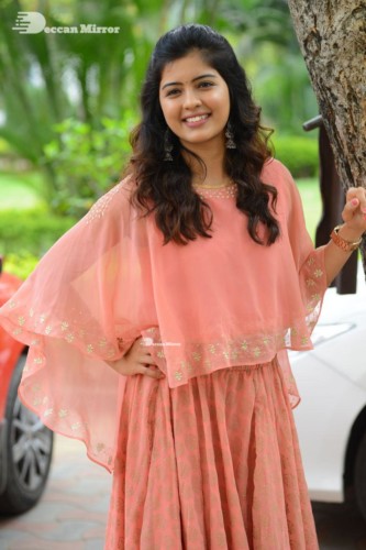 Amritha Aiyer (29)