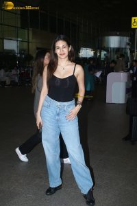 bollywood actress Amyra Dastur cute in a black tank top and blue jeans