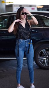 actress amyra dastur pretty in a black top and blue denim jeans
