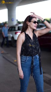 actress amyra dastur pretty in a black top and blue denim jeans