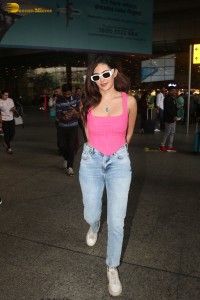 Indian actress amyra dastur in a pink top and denim jeans at airport
