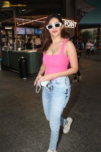 Indian actress amyra dastur in a pink top and denim jeans at airport