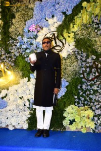 Anand Pandit’s daughter Aishwarya’s Wedding Reception attended by Shah Rukh Khan, Mouni Roy, Abhishek Bachchan, Shriya Saran, Taapsee Pannu, and others