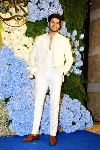 Anand Pandit’s daughter Aishwarya’s Wedding Reception attended by Shah Rukh Khan, Mouni Roy, Abhishek Bachchan, Shriya Saran, Taapsee Pannu, and others