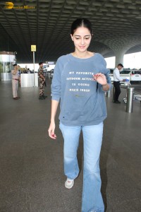 actress Ananya Panday chic look in a blue t-shirt and denim jeans