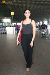 actress Ananya Panday beautiful looks at mumbai airport
