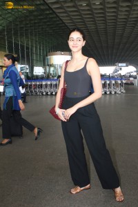 actress Ananya Panday beautiful looks at mumbai airport
