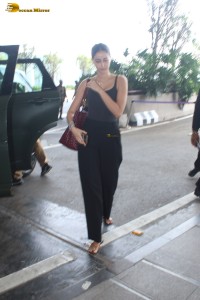 actress Ananya Panday beautiful looks at mumbai airport