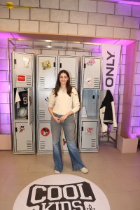 bollywood actress Ananya Panday dressed in denim jeans