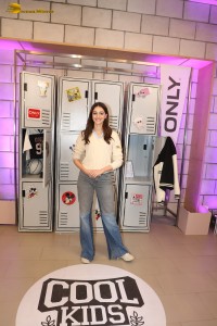 bollywood actress Ananya Panday dressed in denim jeans