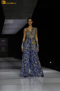 ananya panday dazzles at a fashion event