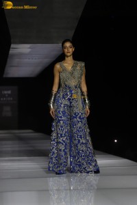 ananya panday dazzles at a fashion event