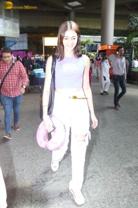 cute ananya panday spotted at mumbai airport