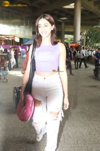 cute ananya panday spotted at mumbai airport