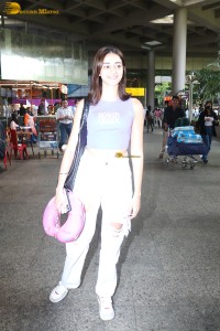 cute ananya panday spotted at mumbai airport