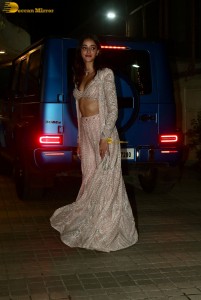 actress nanya Panday glamorous looks at a fashion event