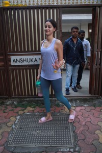 bollywood star Ananya Panday stylish looks in gym clothing
