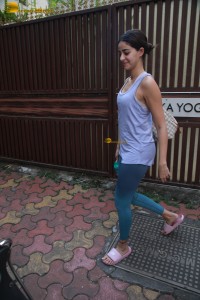 bollywood star Ananya Panday stylish looks in gym clothing
