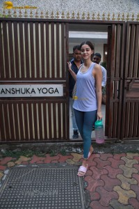 bollywood star Ananya Panday stylish looks in gym clothing