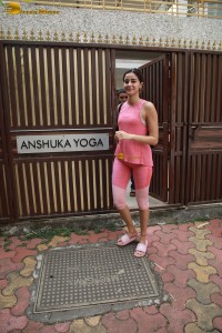 ananya panday beautiful in pink gym clothing