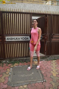 ananya panday beautiful in pink gym clothing