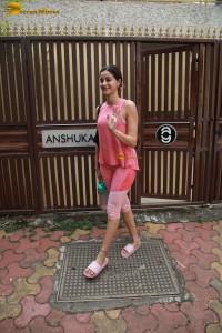 ananya panday beautiful in pink gym clothing