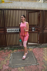 ananya panday beautiful in pink gym clothing
