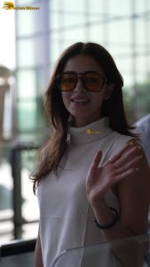 actress Ananya Panday stylish looks at mumbai airport