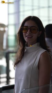 actress Ananya Panday stylish looks at mumbai airport