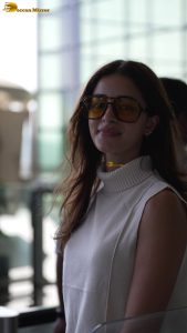 actress Ananya Panday stylish looks at mumbai airport