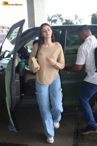 actress Ananya Panday cute looks at airport