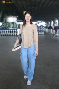 actress Ananya Panday cute looks at airport