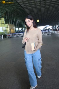 actress Ananya Panday cute looks at airport