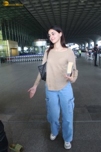 actress Ananya Panday cute looks at airport