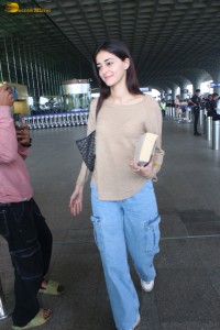 actress Ananya Panday cute looks at airport