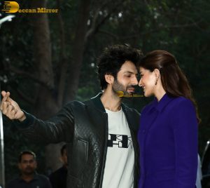 Kartik Aaryan and Ananya Panday promote their film Tu Meri Main Tera Main Tera Tu Meri on Bigg Boss set