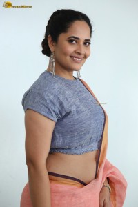 actress Anasuya Bharadwaj hot looks showing navel in a saree