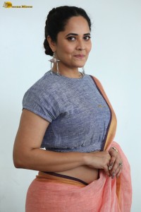 actress Anasuya Bharadwaj hot looks showing navel in a saree