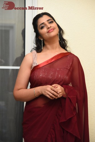 Anchor Syamala looks pretty in a Red Saree