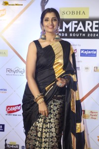 telugu anchor and actress Syamala dazzles in a black saree at the filmfare awards