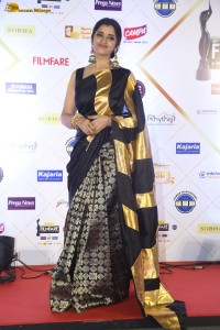 telugu anchor and actress Syamala dazzles in a black saree at the filmfare awards