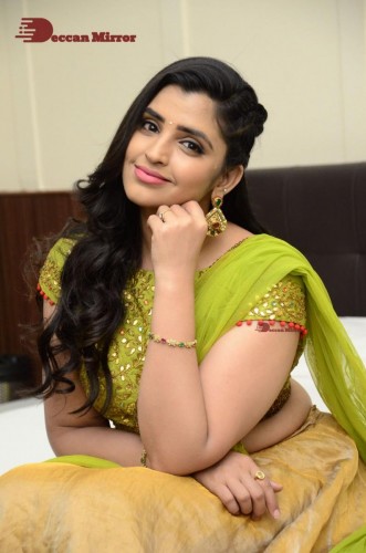 Popular Telugu TV Anchor Syamala in a green dress