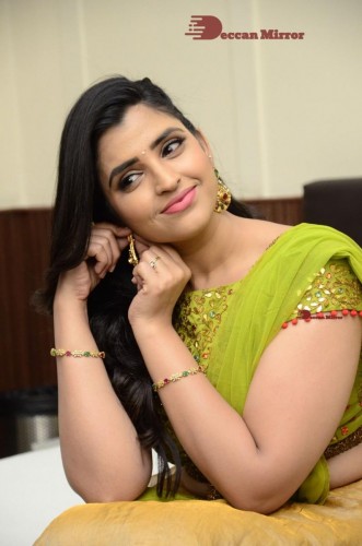 Popular Telugu TV Anchor Syamala in a green dress