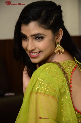Popular Telugu TV Anchor Syamala in a green dress